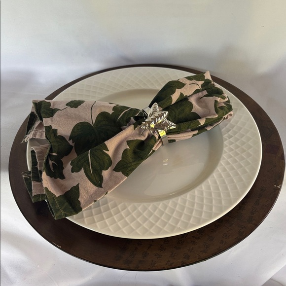 VINTAGE! SET OF 6 GENTLY WORN VERY PRETTY SILVER INSECT NAPKIN RINGS - Picture 10 of 12